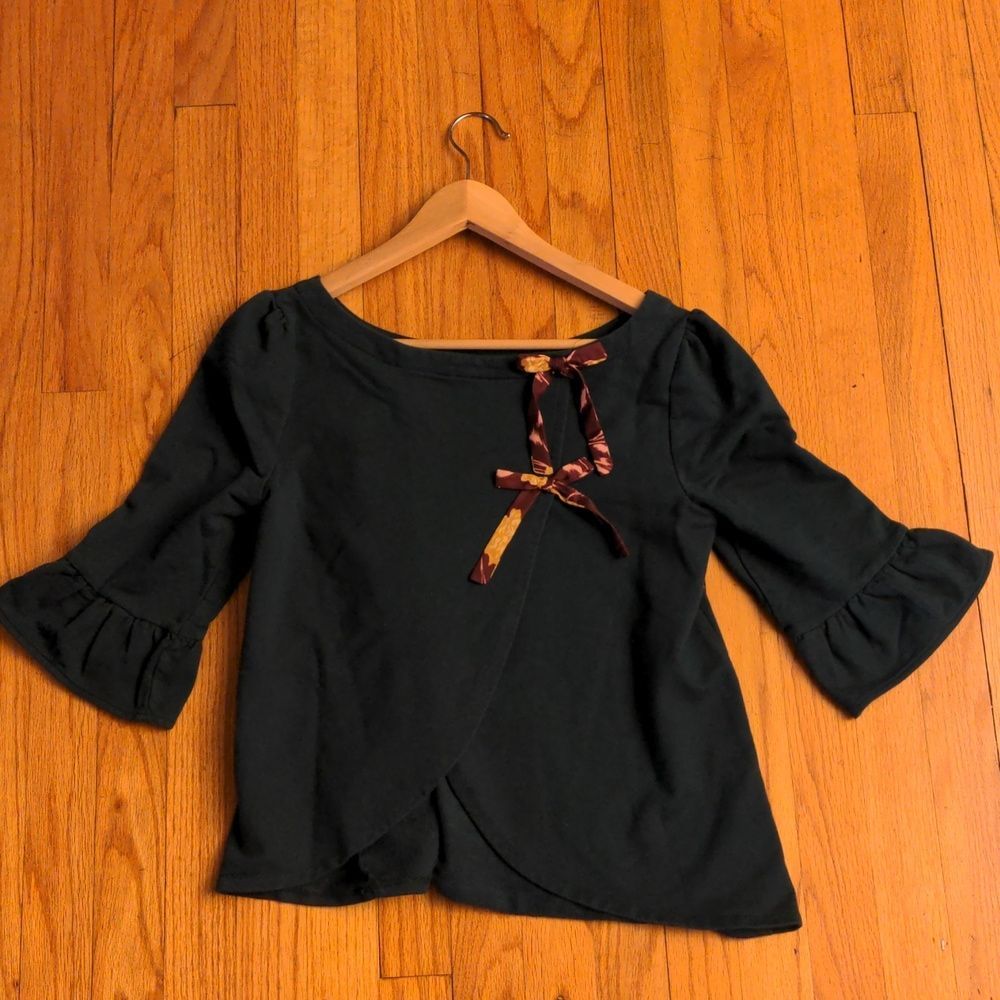 Modcloth women's cap sleeve top with split back and bows S